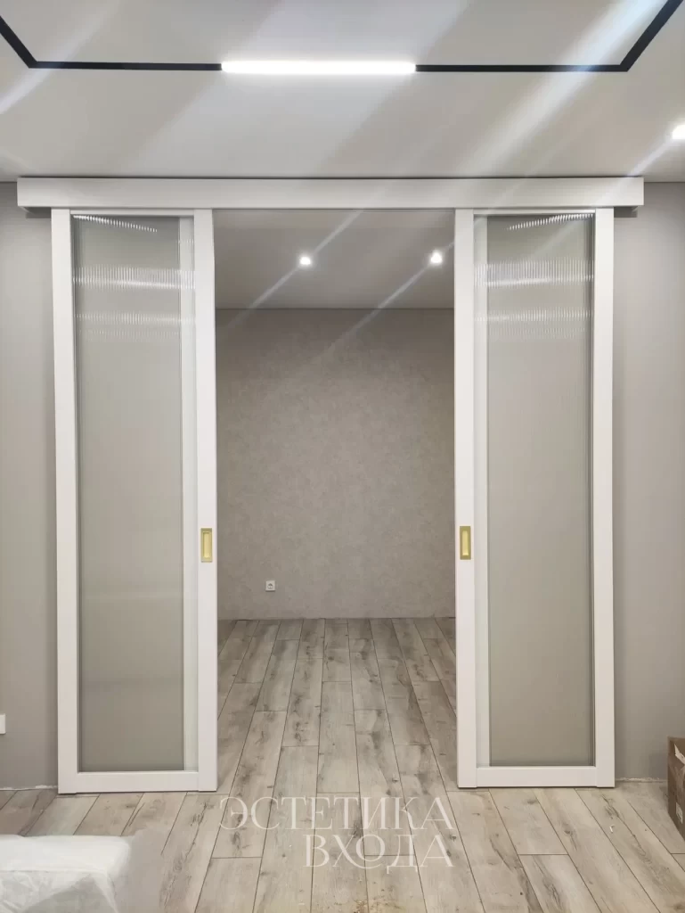 перегородка со стеклом мору