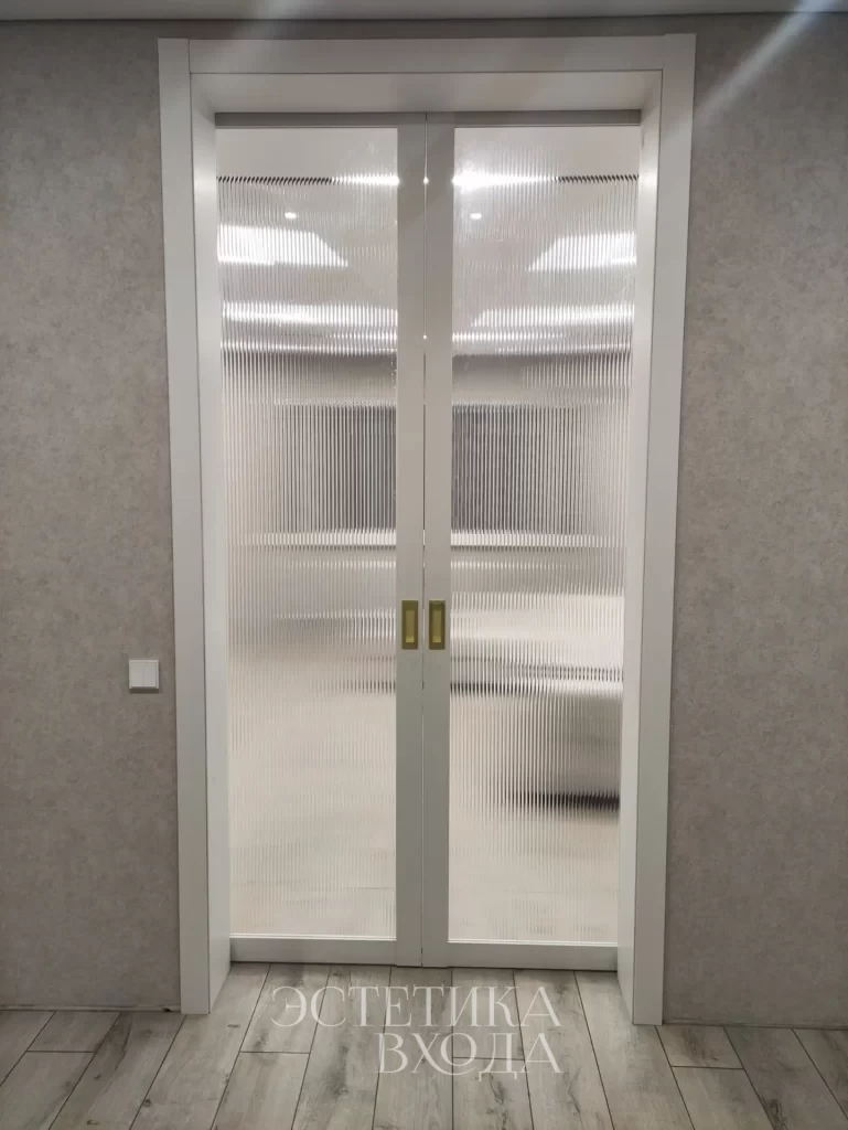 перегородка со стеклом мору