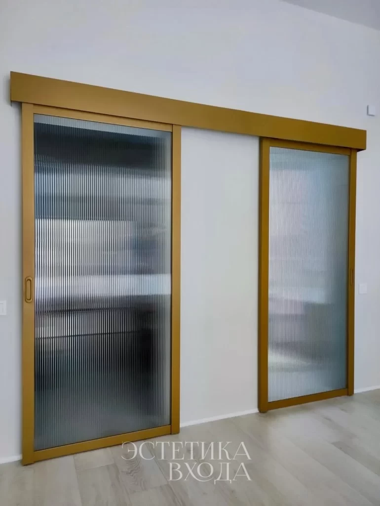 перегородка с рифленым стеклом