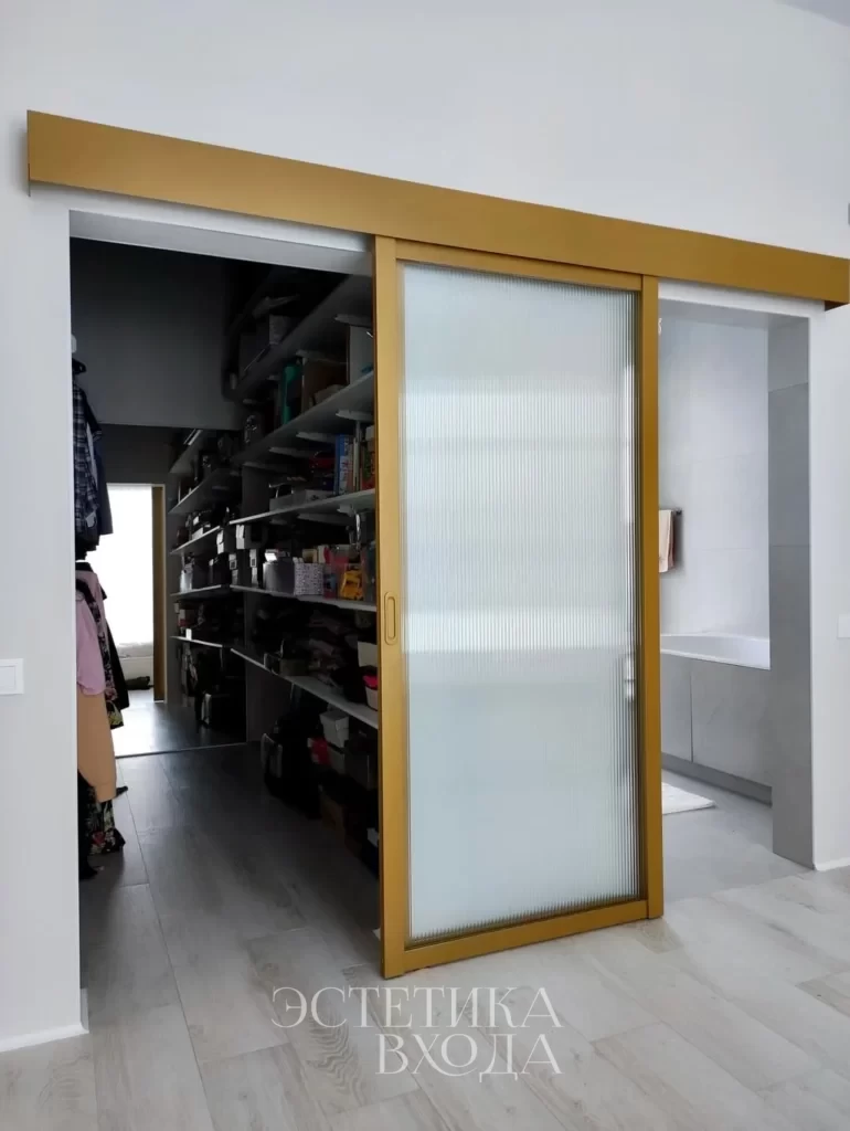 перегородка с рифленым стеклом