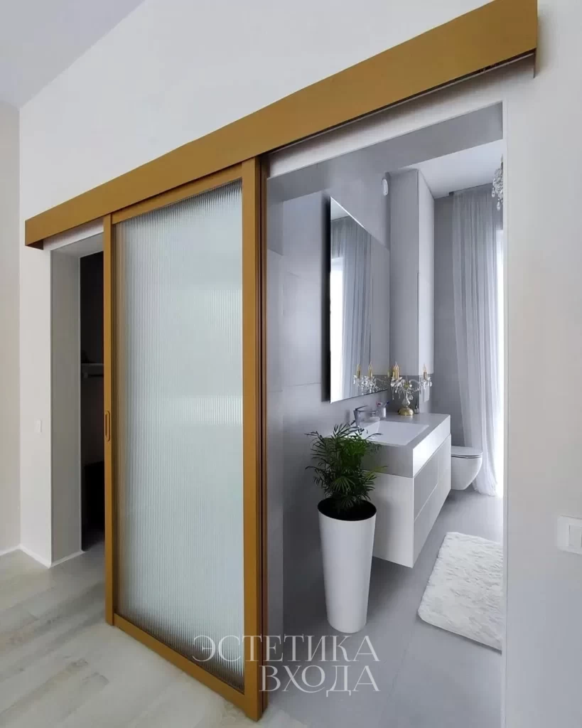 перегородка с рифленым стеклом