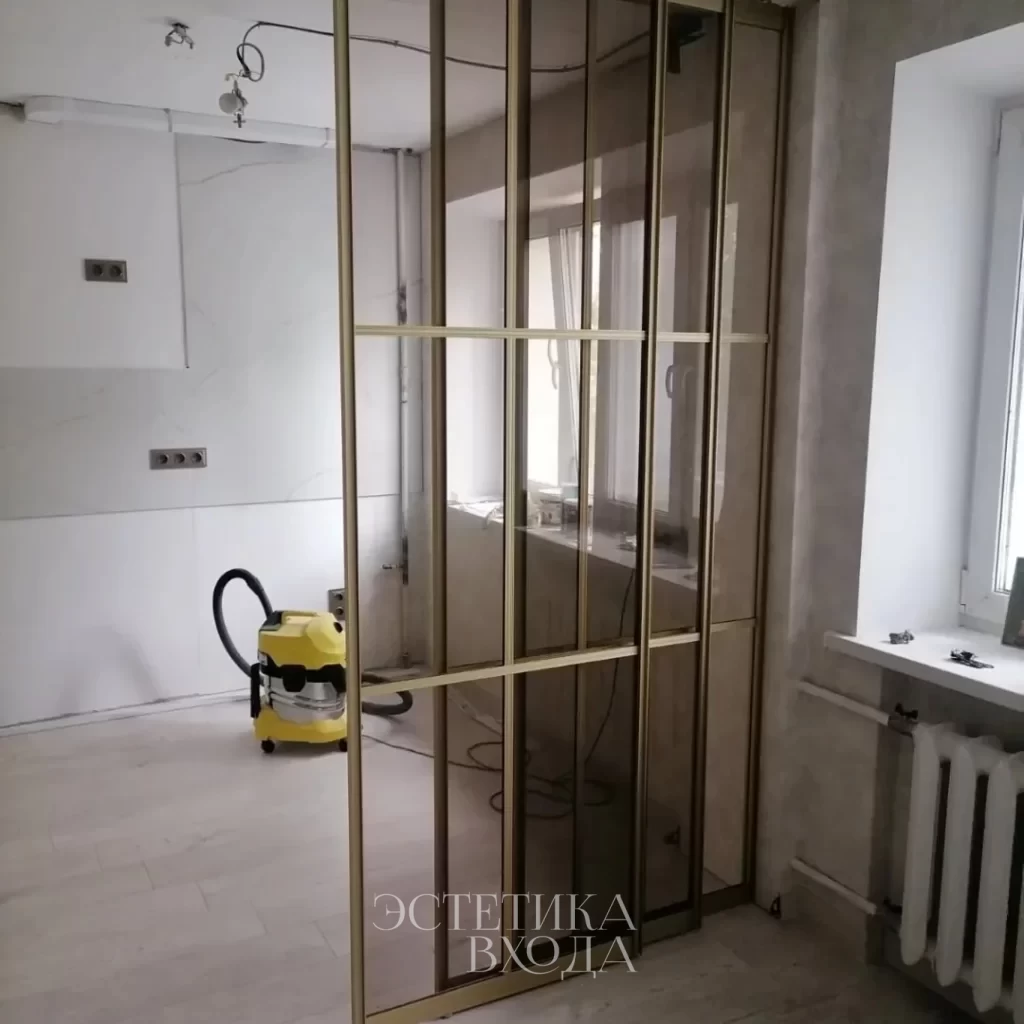 Перегородка для кухни золотой цвет