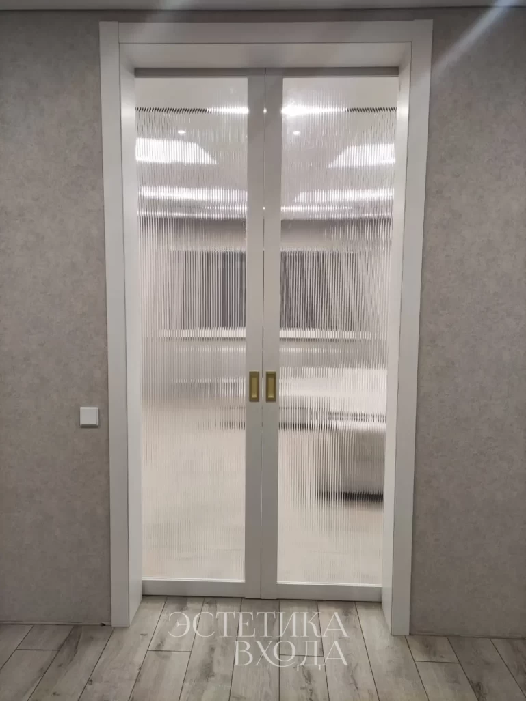 перегородка со стеклом мору